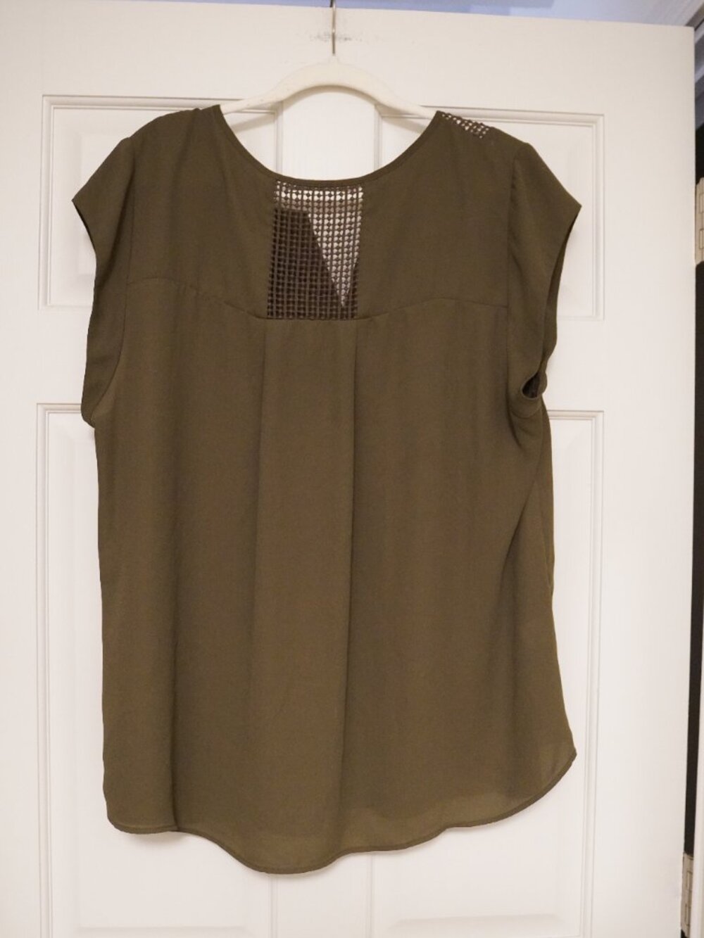 Daniel Rainn Olive Green Crochet Inset Split Neck Blouse 2X - Picture 2 of 4